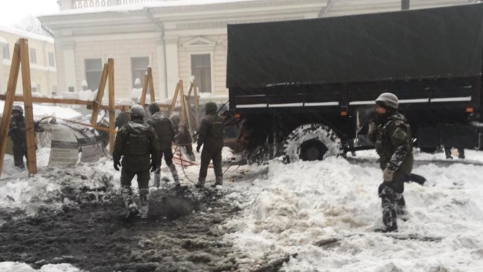 Сутички під Радою: зросла кількість затриманих та травмованих, виявили зброю