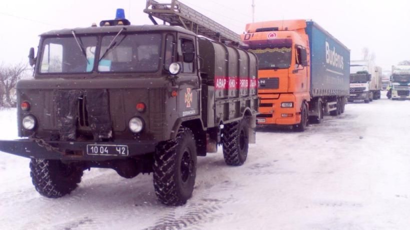 У двох областях обмежено рух транспортних засобів У двох областях обмежено рух транспортних засобів