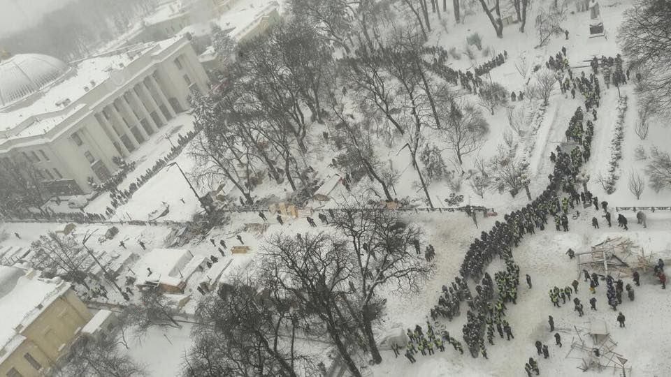 Штурм палаточного городка под Радой: как это было Штурм палаточного городка под Радой: как это было