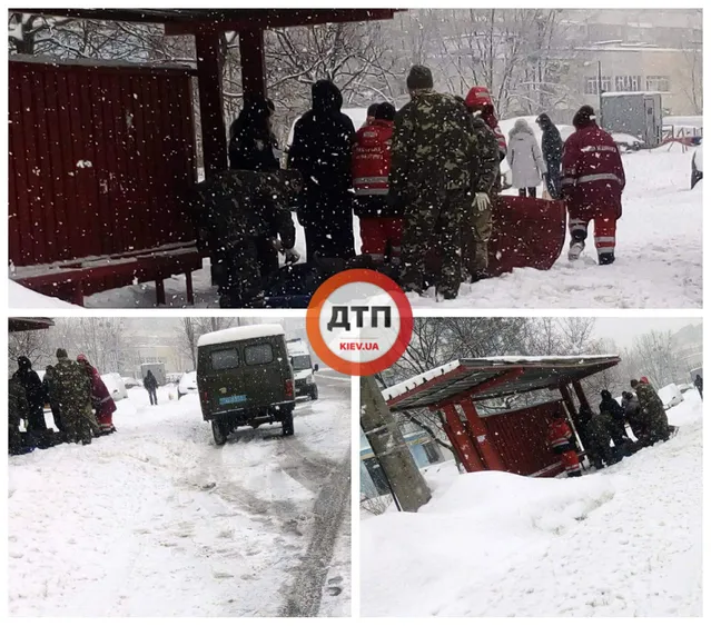 Двоє чоловіків трагічно загинули поблизу зупинки у Києві