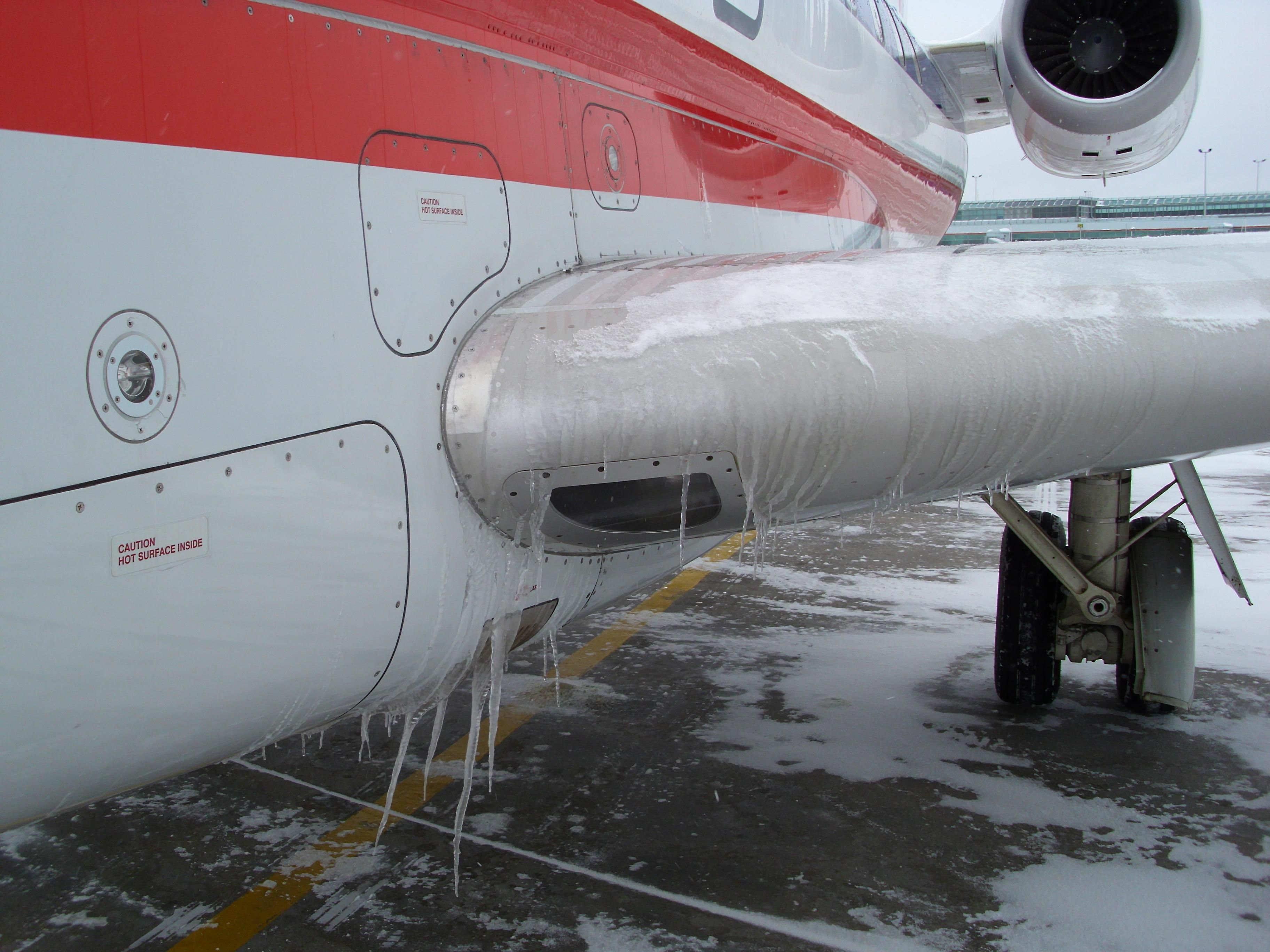 Появились детали чрезвычайной ситуации с самолетом в Запорожье Появились детали чрезвычайной ситуации с самолетом в Запорожье