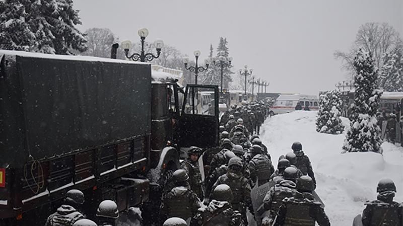 Зачистка наметового містечка під Радою: журналісти з'ясували неочікувану деталь Зачистка наметового містечка під Радою: журналісти з'ясували неочікувану деталь