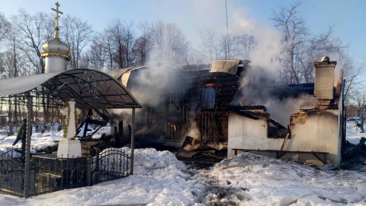 На Буковине сгорела деревянная церковь