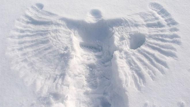 На Сахаліні росіяни стрибають в сніг прямо з вікон багатоповерхівок: курйозне відео На Сахаліні росіяни стрибають в сніг прямо з вікон багатоповерхівок: курйозне відео