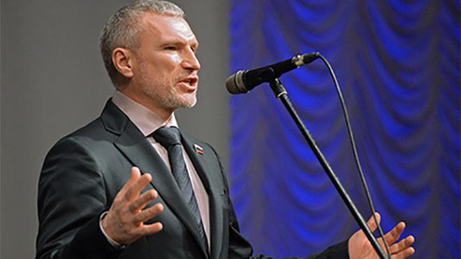 В гостях у террористов: российский депутат попал под обстрел недалеко от Донецка