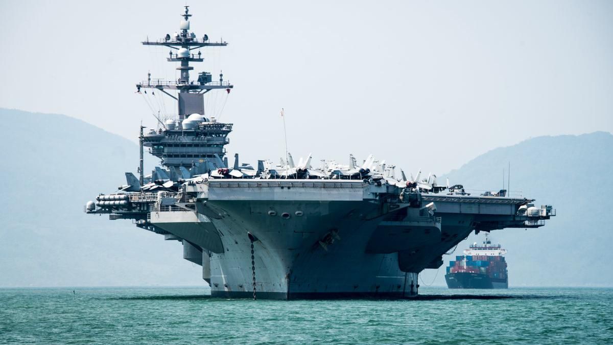 Авианосец США впервые за 43 года вошел в порт Вьетнама Авианосец США впервые за 43 года вошел в порт Вьетнама