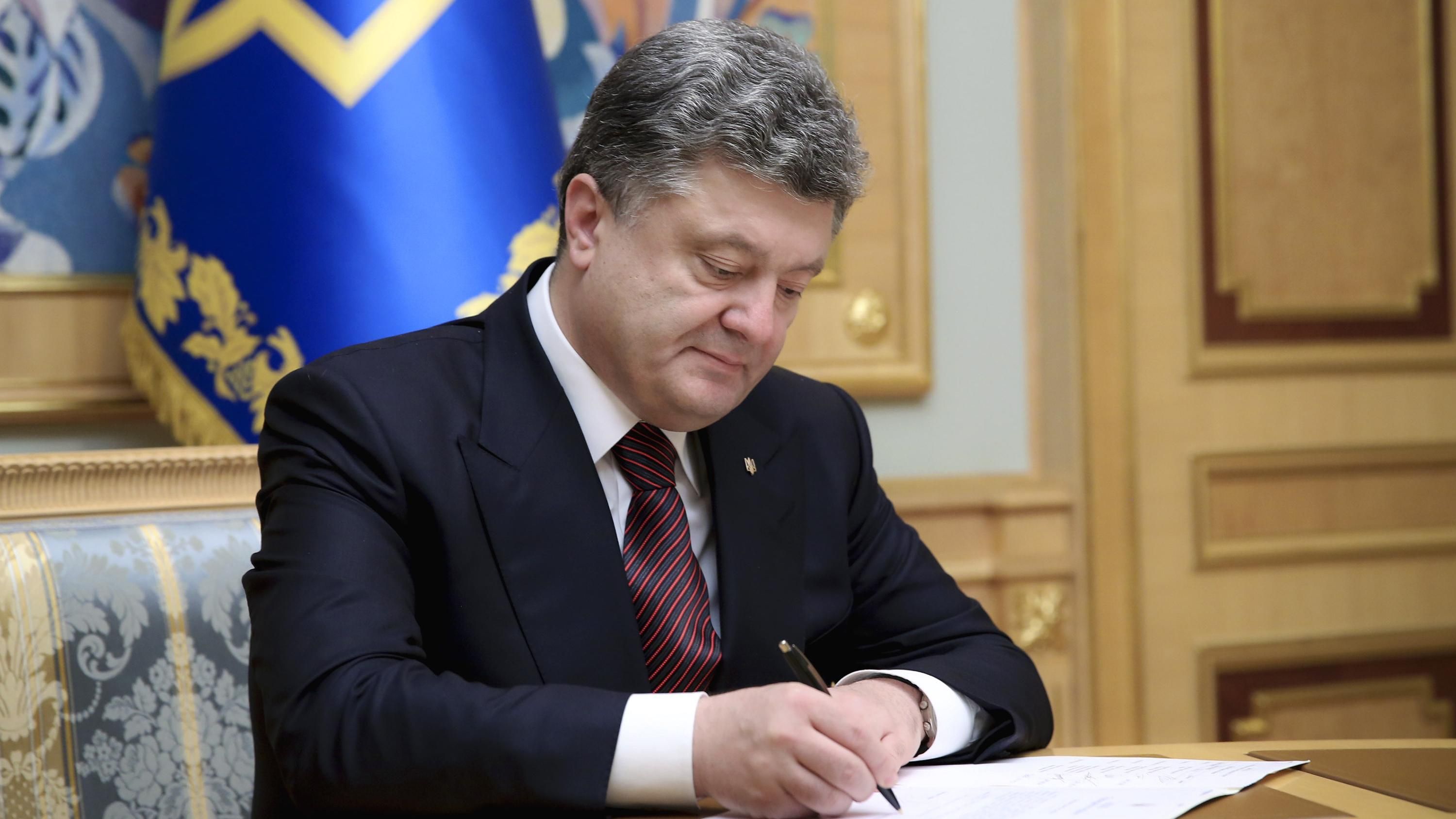 Порошенко подписал закон об уголовной ответственности за содействие самоубийству
