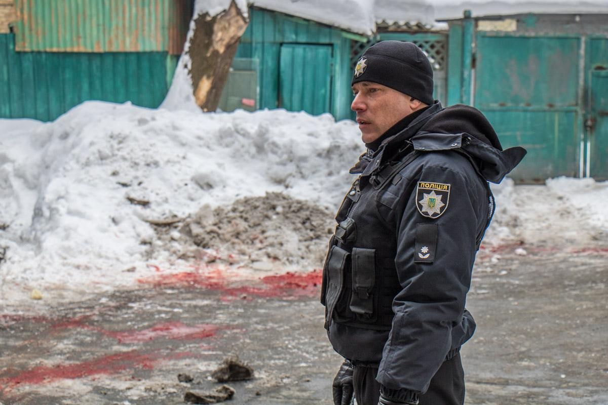 У центрі Києва сталося криваве вбивство чоловіка: фото та відео
