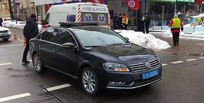 Автомобіль Порошенка збив людину в Києва: фото
