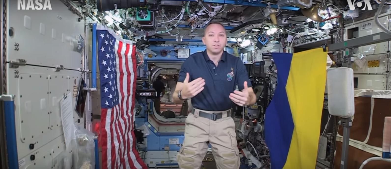В Украину едет астронавт NASA, который развернул украинский флаг в космосе