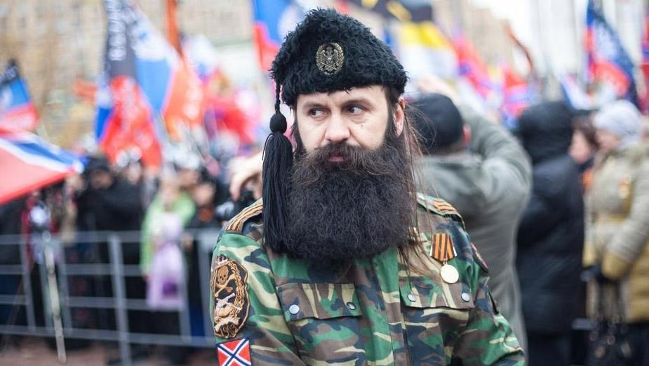 Одни и те же люди: журналист показал российского наемника-"универсала" Одни и те же люди: журналист показал российского наемника-"универсала"