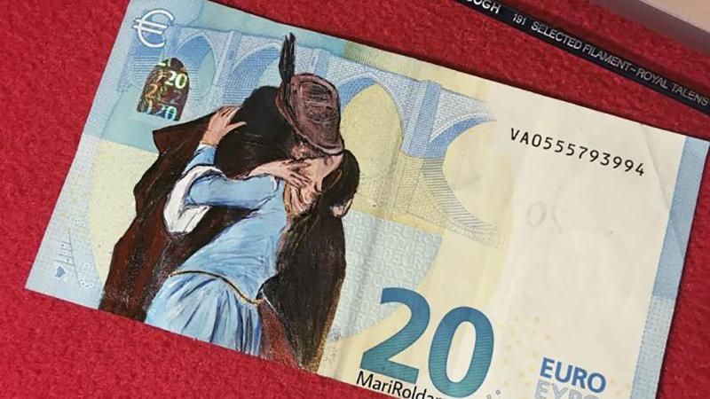 В Испании художница создает шедевральные рисунки на купюрах: фото
