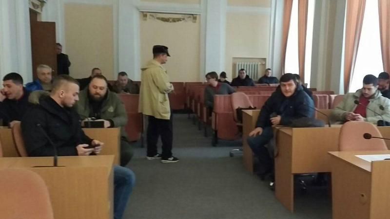 Активісти побили чиновника Полтави, той дав здачу: фото та відео