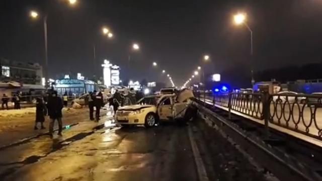 Момент взрыва автомобиля сотрудников СБУ экс-"беркутовцем" попал на видео