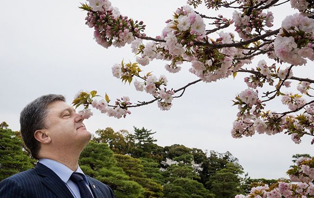 Порошенко привітав із 8 березня українських жінок Порошенко привітав із 8 березня українських жінок