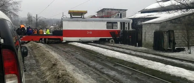 Трамвай врізався у будинок в Донецьку