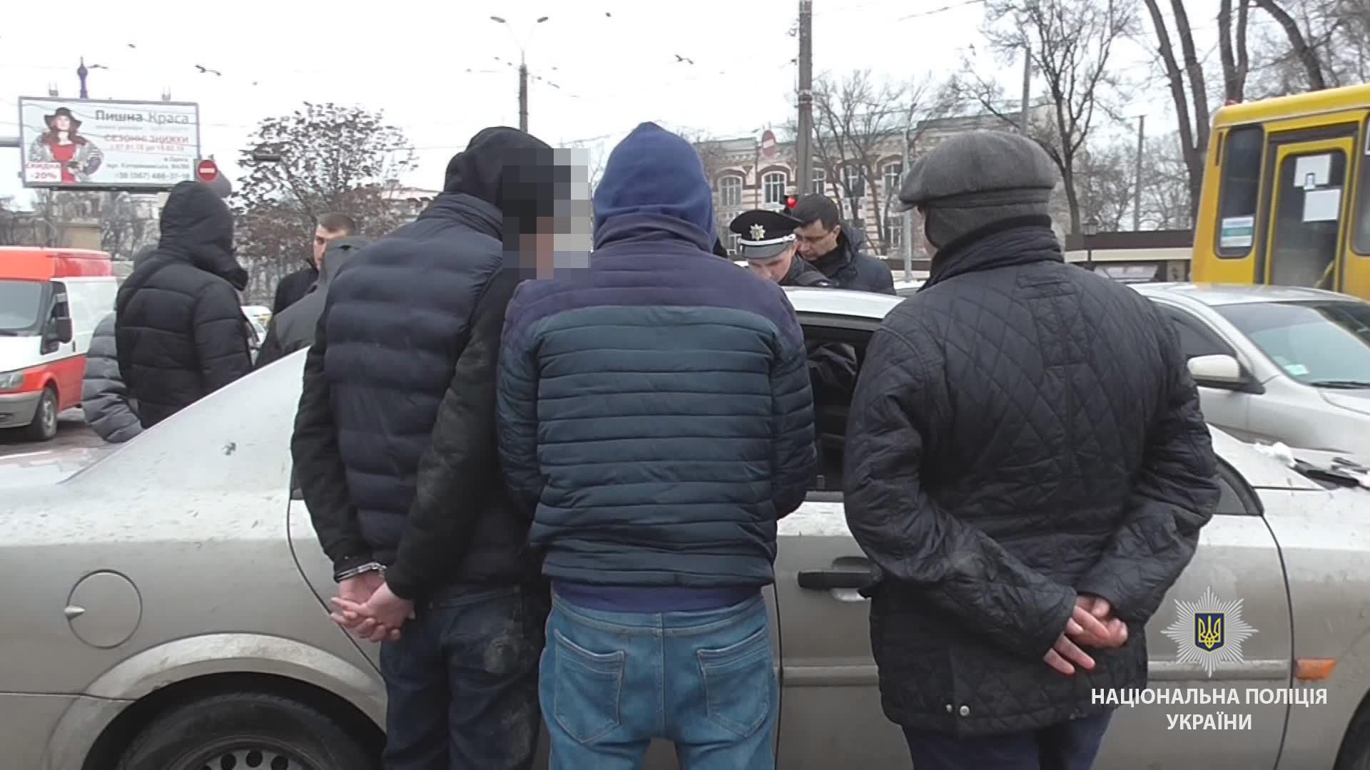 Стрельба в Одессе на "Привозе": травмированы трое полицейских