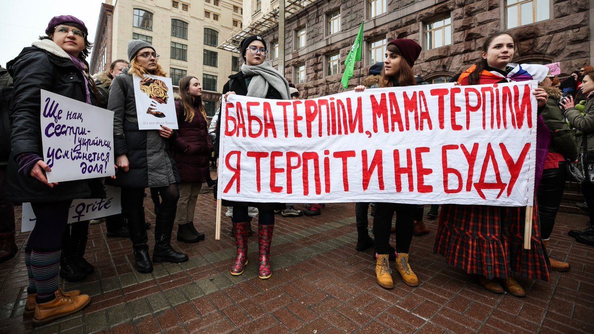 Нападение на марше за права женщин в Киеве: среди активисток есть пострадавшие Нападение на марше за права женщин в Киеве: среди активисток есть пострадавшие