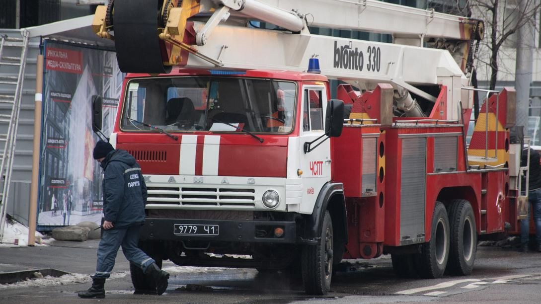 У Києві сталася пожежа в БЦ "Олімпійський" У Києві сталася пожежа в БЦ "Олімпійський"