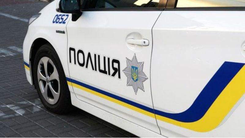 Активісток маршу на захист прав жінок кілька годин блокують радикали Активісток маршу на захист прав жінок кілька годин блокують радикали