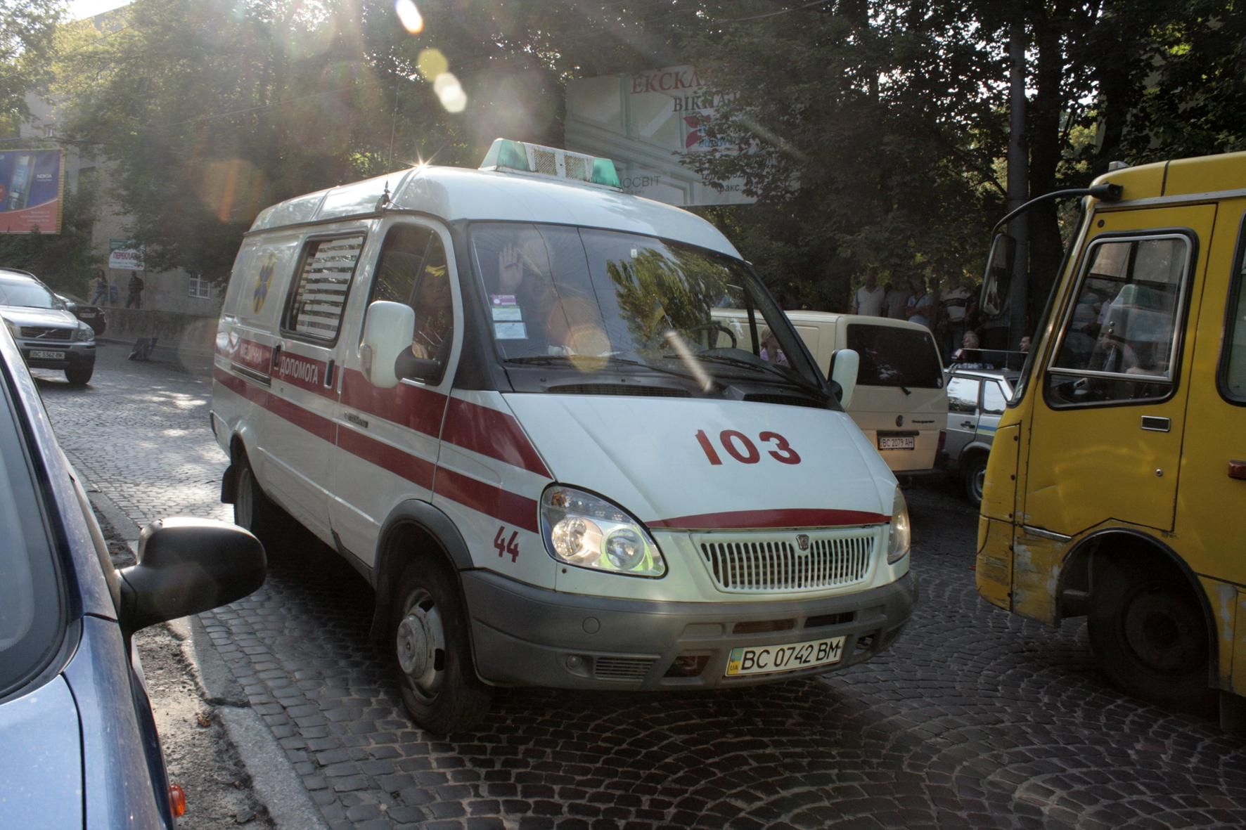 У Львові іномарка в’їхала у "швидку": постраждав лікар У Львові іномарка в’їхала у "швидку": постраждав лікар