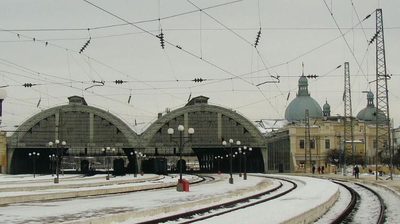 Во Львове "заминировали" вокзал: произошла массовая эвакуация Во Львове "заминировали" вокзал: произошла массовая эвакуация