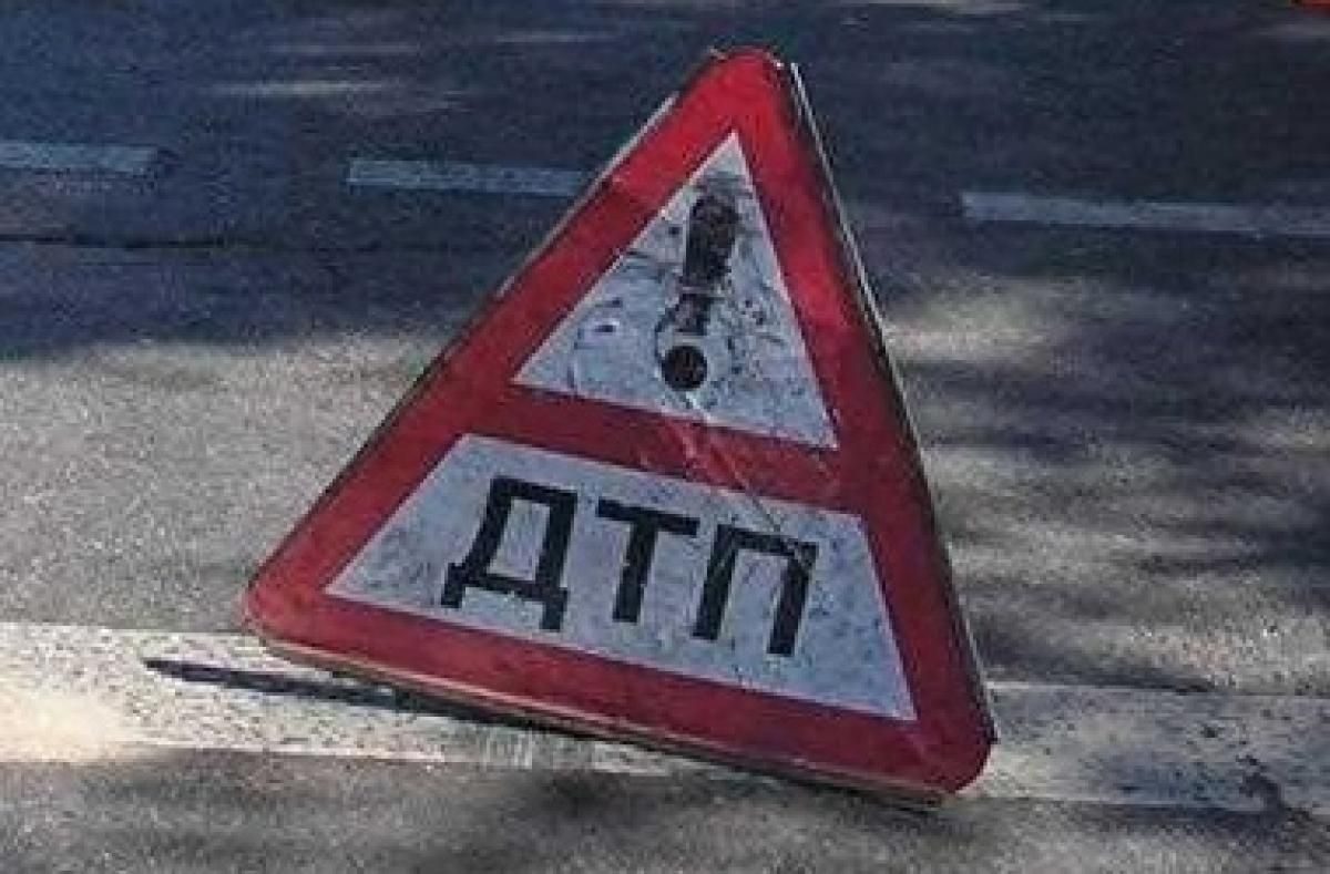 В Виннице пассажирский автобус врезался в столб: пострадали 4 человека В Виннице пассажирский автобус врезался в столб: пострадали 4 человека