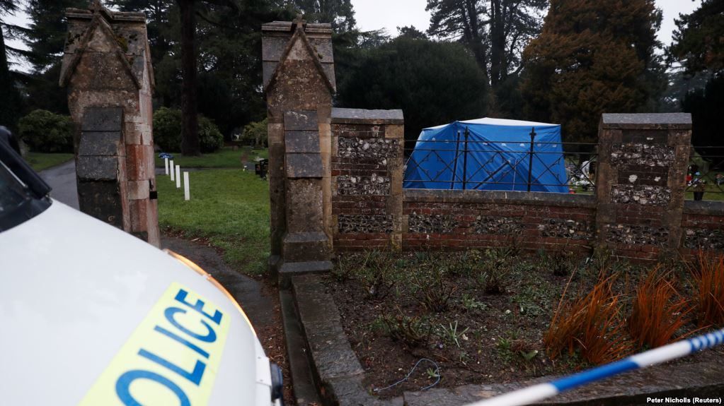 Отравление Скрипаля: полиция взяла на изучение анализ останков родственников экс-разведчика РФ Отравление Скрипаля: полиция взяла на изучение анализ останков родственников экс-разведчика РФ