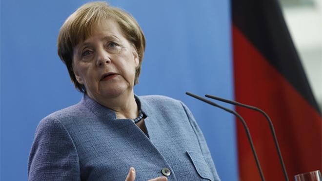 Правительство Меркель в фото: половина чиновничьего состава – женщины