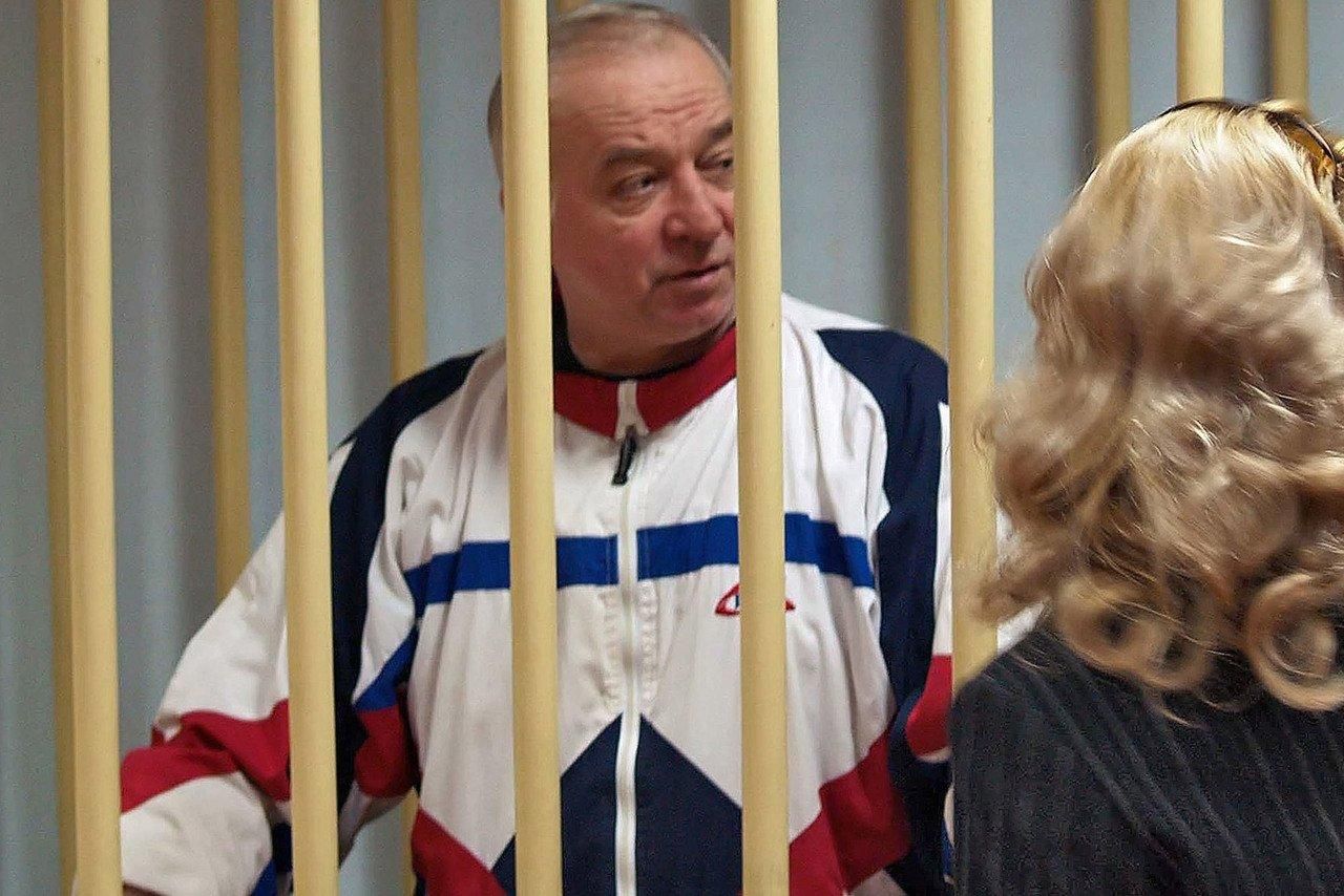 Из-за отравления Скрипаля британцам посоветовали постирать одежду и протереть мобильные телефоны Из-за отравления Скрипаля британцам посоветовали постирать одежду и протереть мобильные телефоны