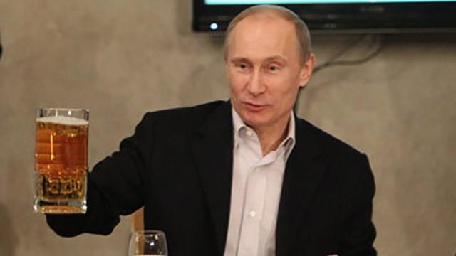 Путін похвалився незвичним подарунком, який інколи надсилає йому Меркель Путін похвалився незвичним подарунком, який інколи надсилає йому Меркель