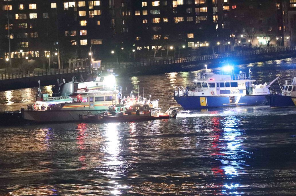 У Нью-Йорку розбився вертоліт: відео У Нью-Йорку розбився вертоліт: відео