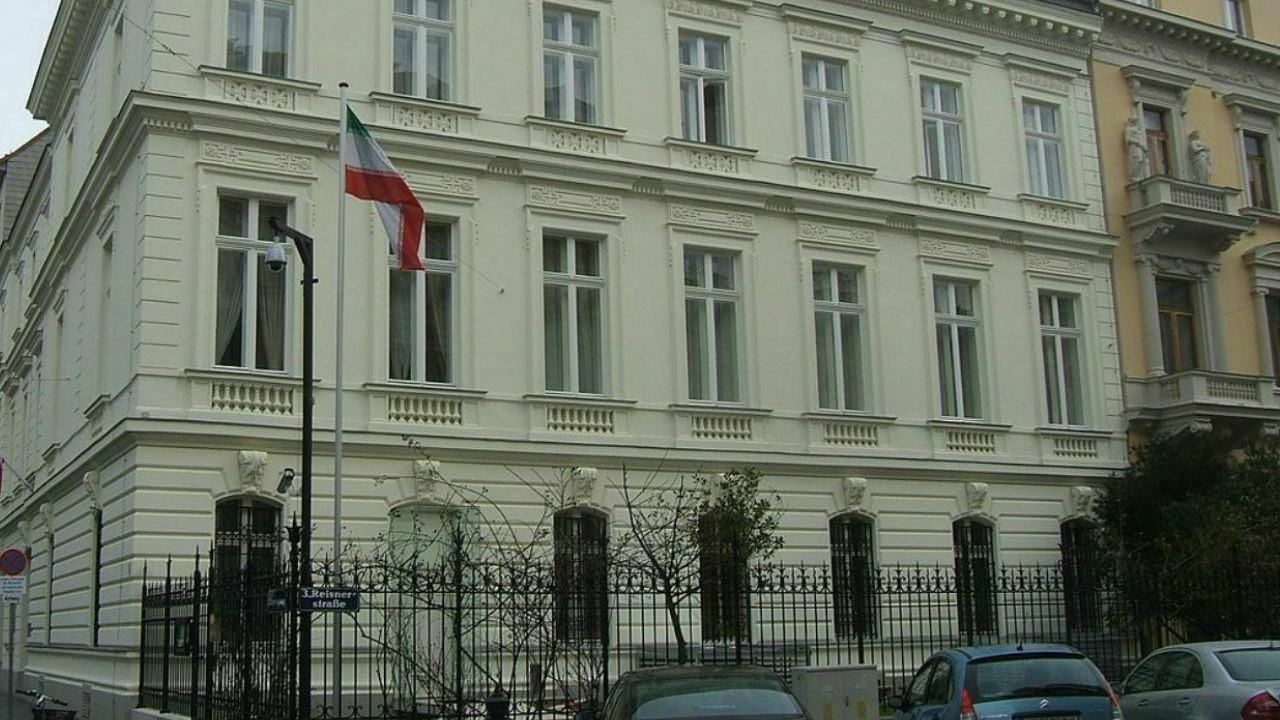 Напад на посольство Ірану в Австрії: нападник був застрелений на місці Напад на посольство Ірану в Австрії: нападник був застрелений на місці