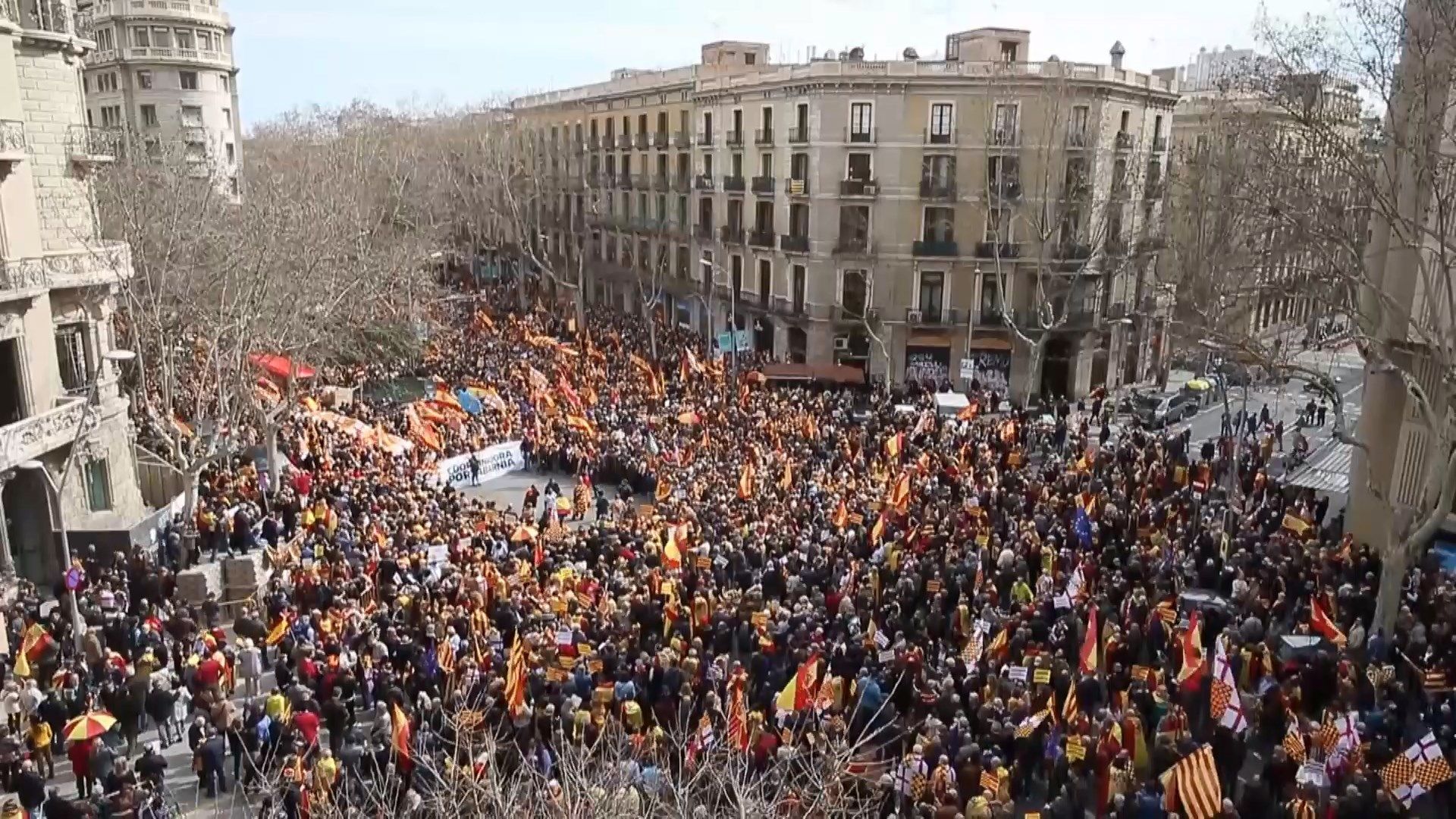 У Каталонії знову пройшли багатотисячні протести на підтримку незалежності регіону