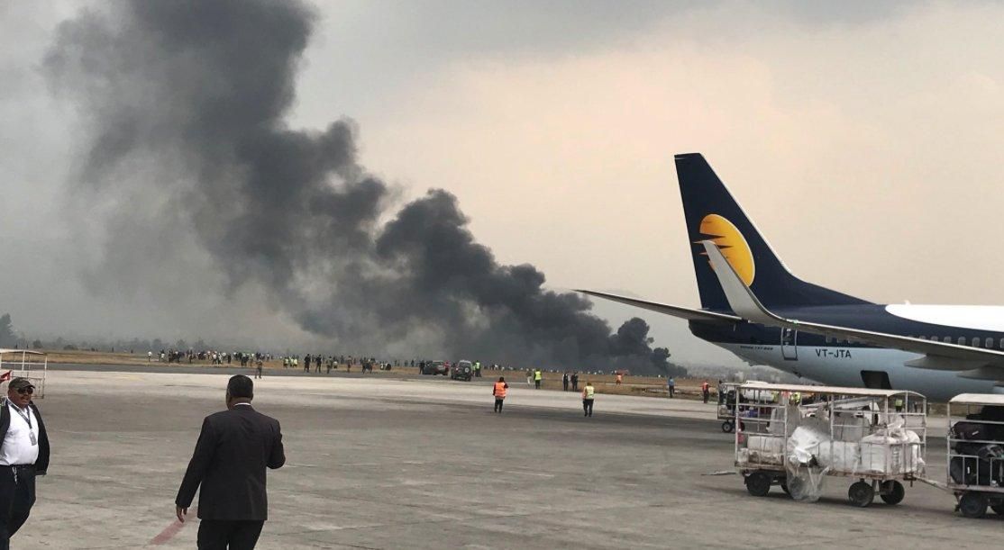 У Непалі розбився пасажирський літак при заході на посадку: фото та відео