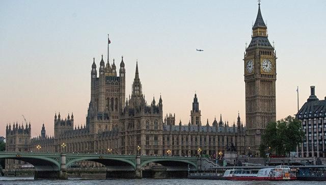 Парламент Великобритании окружен из-за обнаружения подозрительного вещества