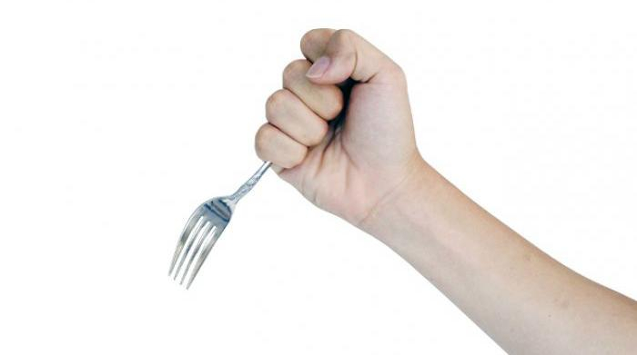 Жуткий случай: В Запорожской области сын вилкой убил отца