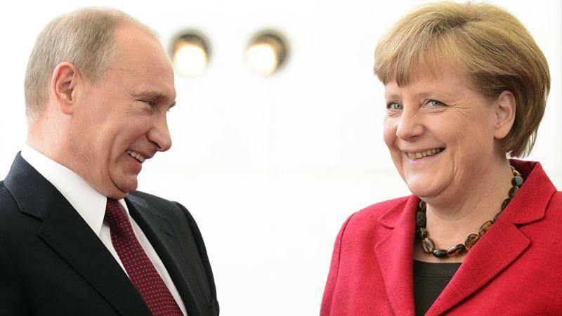 Меркель розповіла про подарунок від Путіна, який отримала у відповідь на пиво