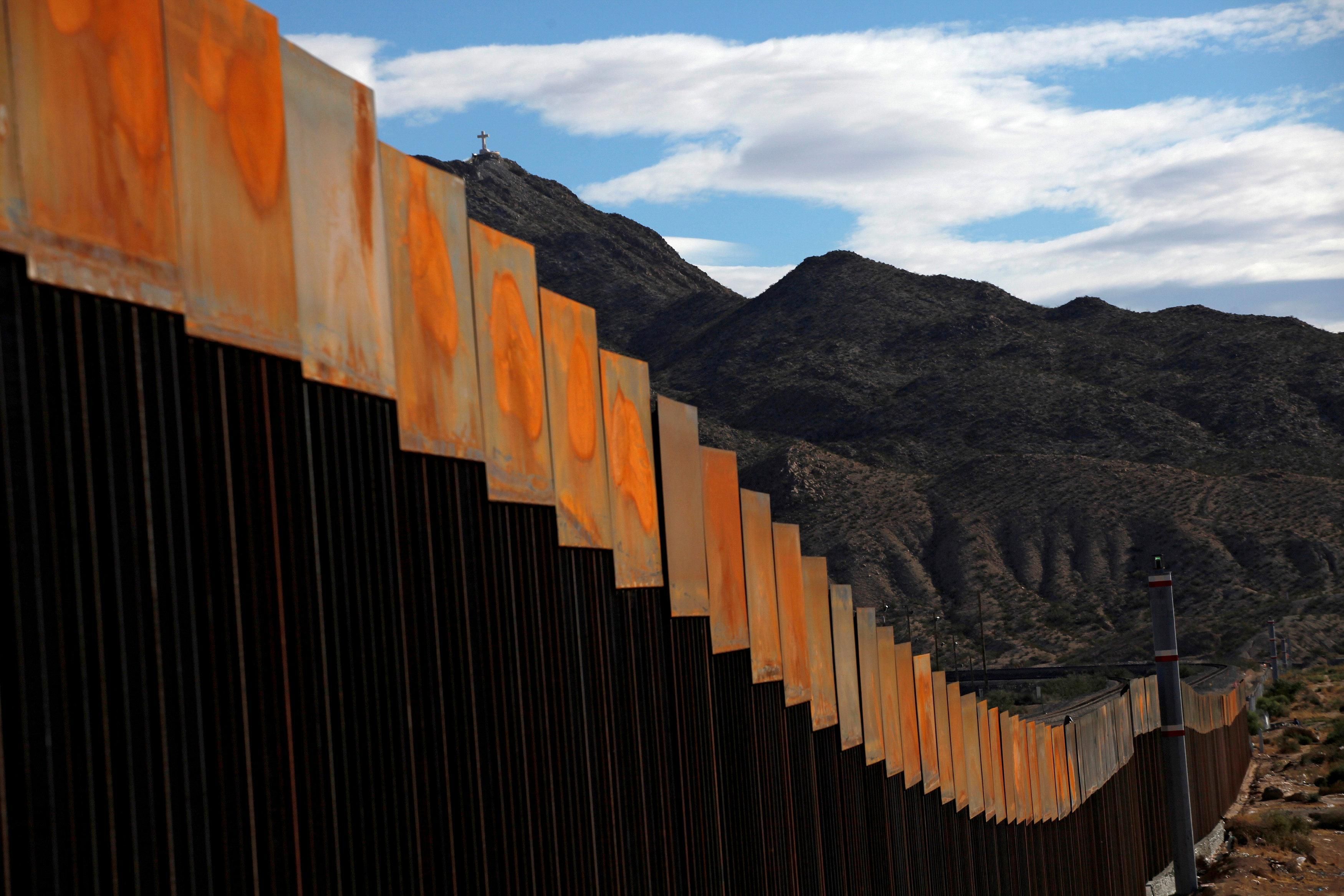 Трамп їде у Каліфорнію проінспектувати будівництво стіни на кордоні з Мексикою