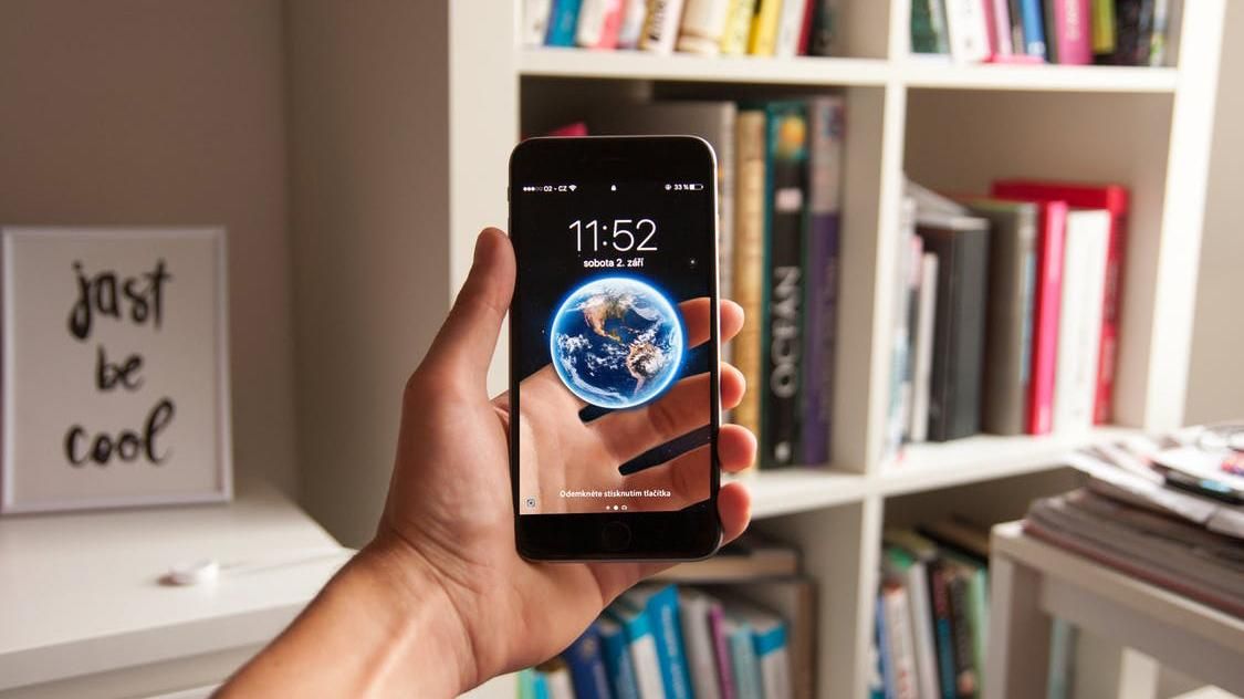 Чому безпровідна зарядка iPhone приносить більшу шкоду смартфонам: пояснення експерта