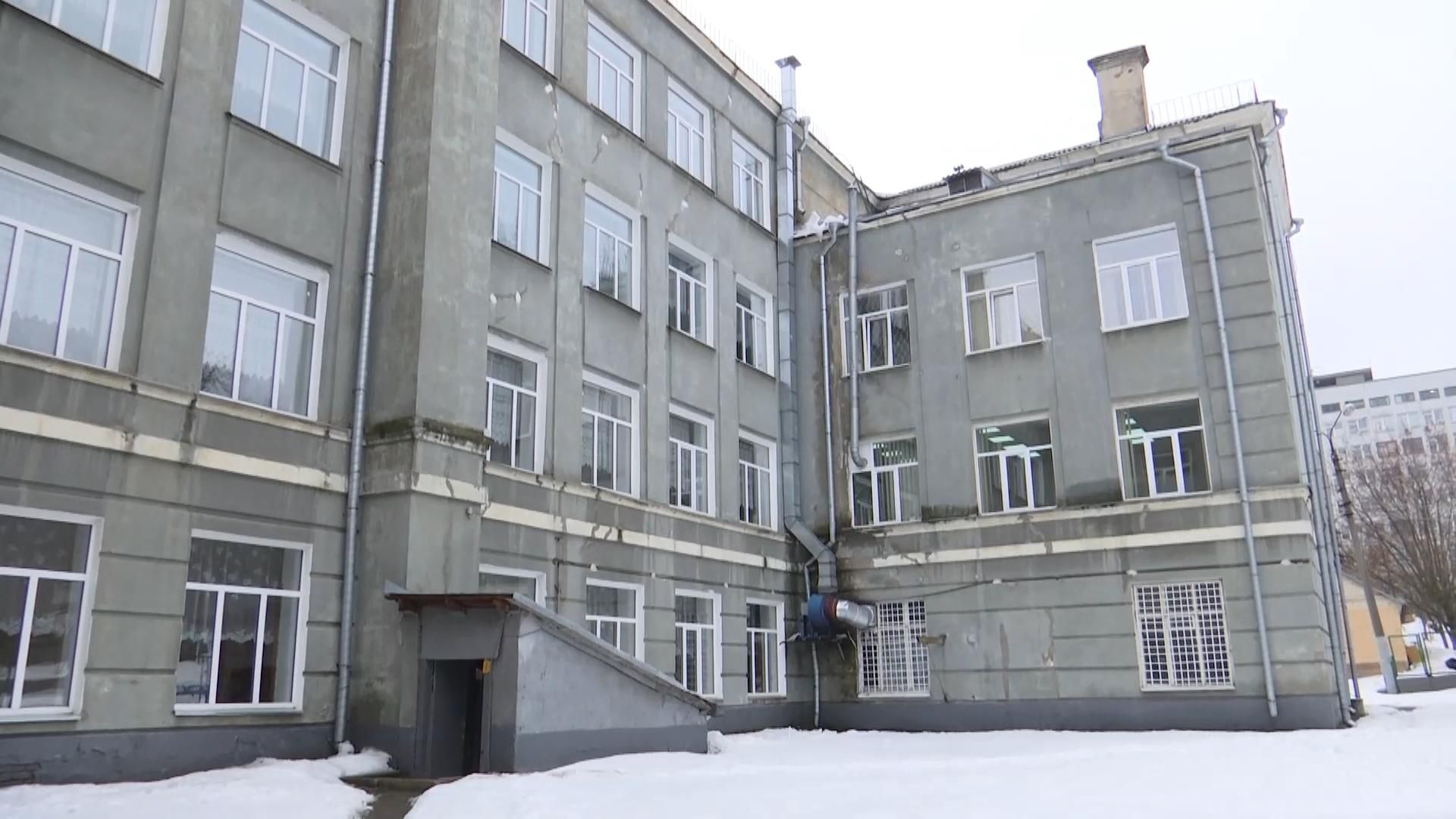 Лицей в Киеве, который вдруг стал "аварийным", сносить не будут Лицей в Киеве, который вдруг стал "аварийным", сносить не будут