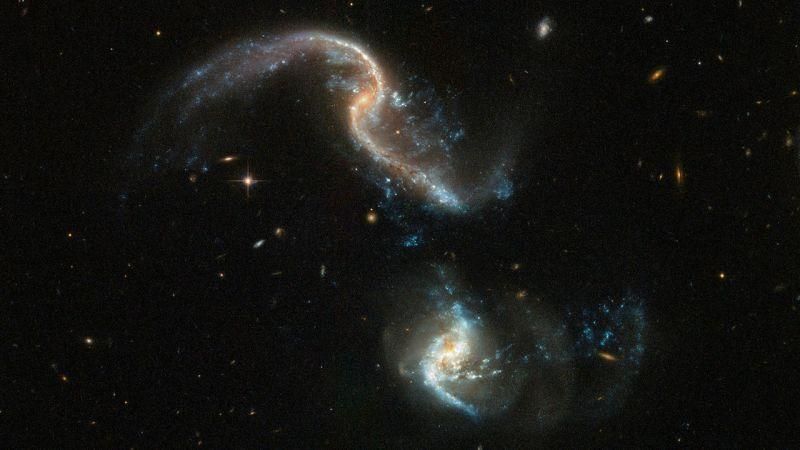 Hubble сделал редкий снимок двух галактик Hubble сделал редкий снимок двух галактик