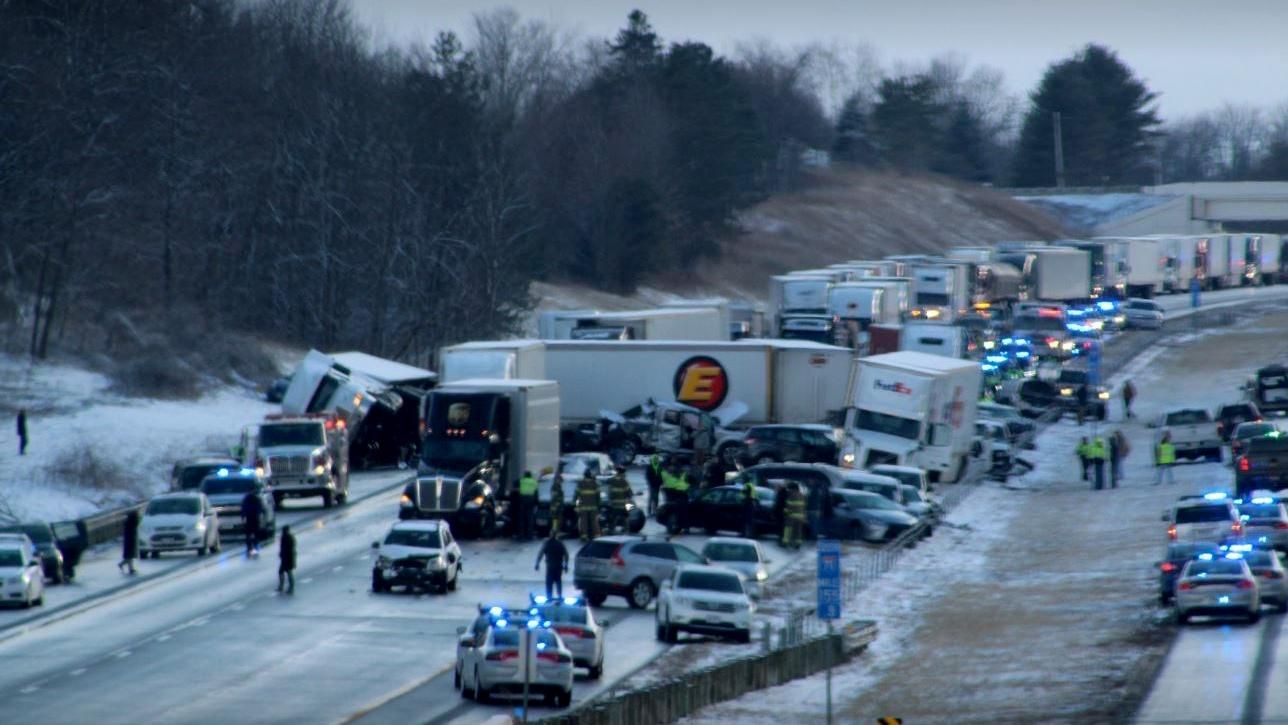 Понад 80 авто потрапили в ДТП через сніг у США: фото та відео
