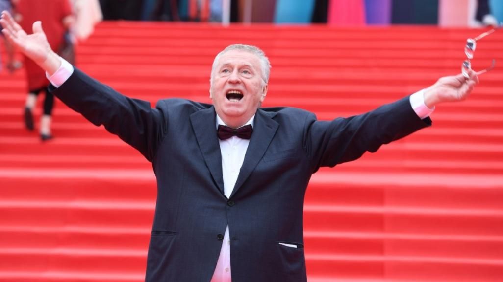 Жиріновський відреагував на сльози Собчак під час дебатів з ним Жиріновський відреагував на сльози Собчак під час дебатів з ним