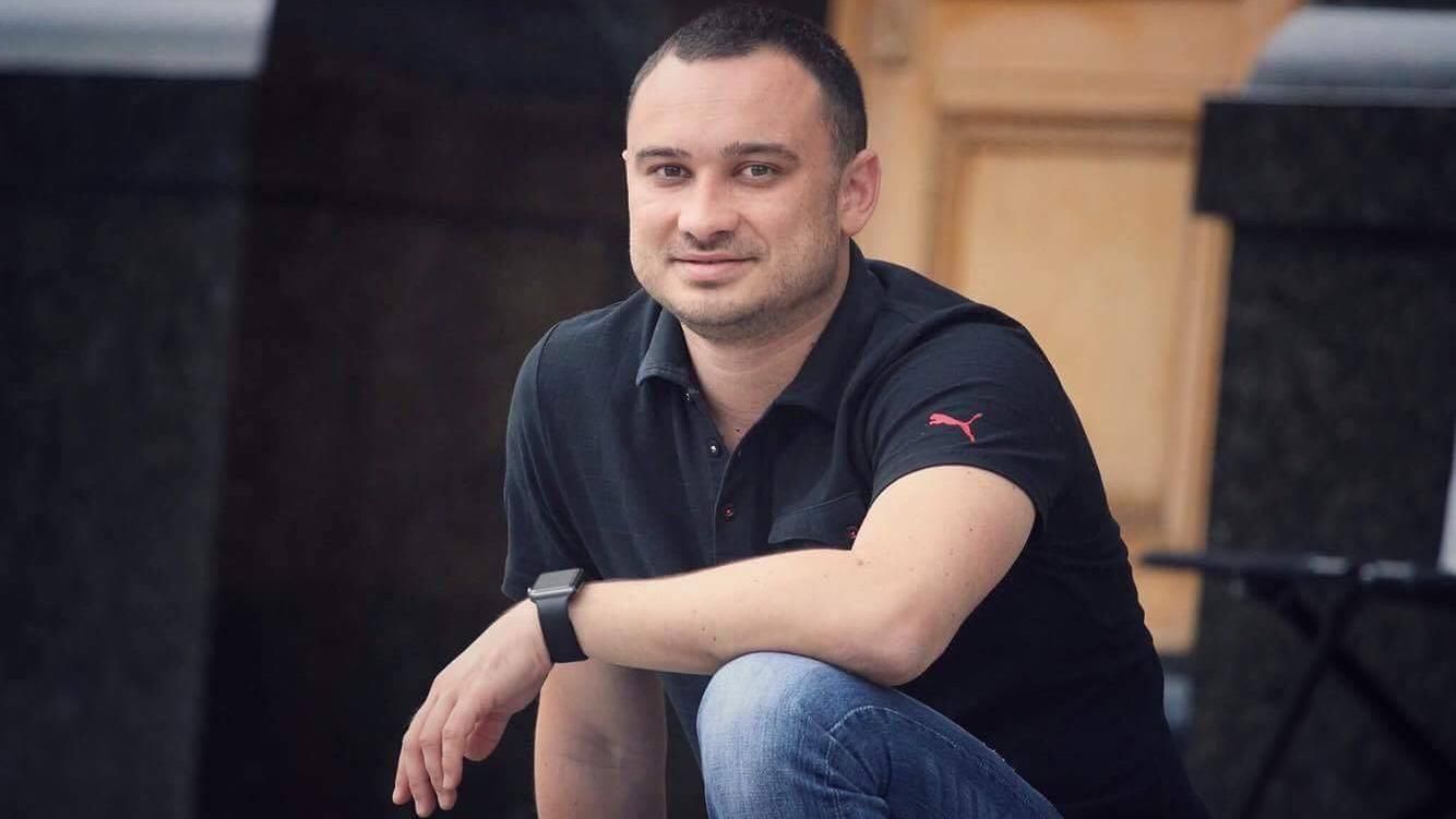 Невідомі підпалили машину депутата на Одещині: відео Невідомі підпалили машину депутата на Одещині: відео