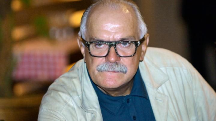 Було дуже слизько: довірена особа Путіна послизнулася і впала перед дебатами Було дуже слизько: довірена особа Путіна послизнулася і впала перед дебатами