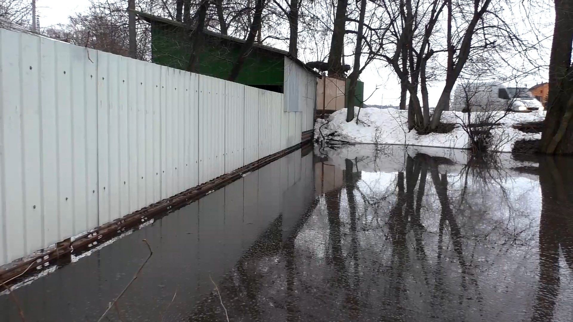 На Черниговщине за несколько дней спасатели откачали больше миллиона литров талой воды