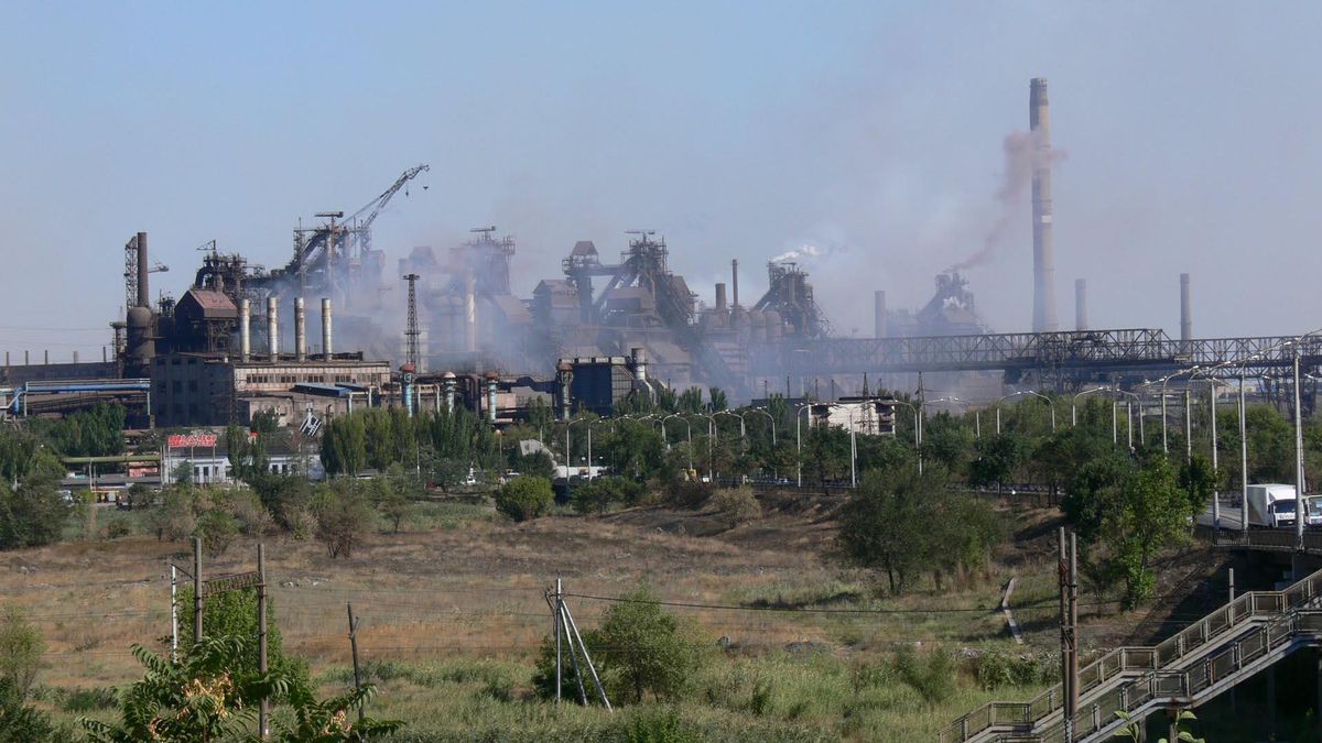На заводі "Азовсталь" стався витік газу, є загиблі На заводі "Азовсталь" стався витік газу, є загиблі