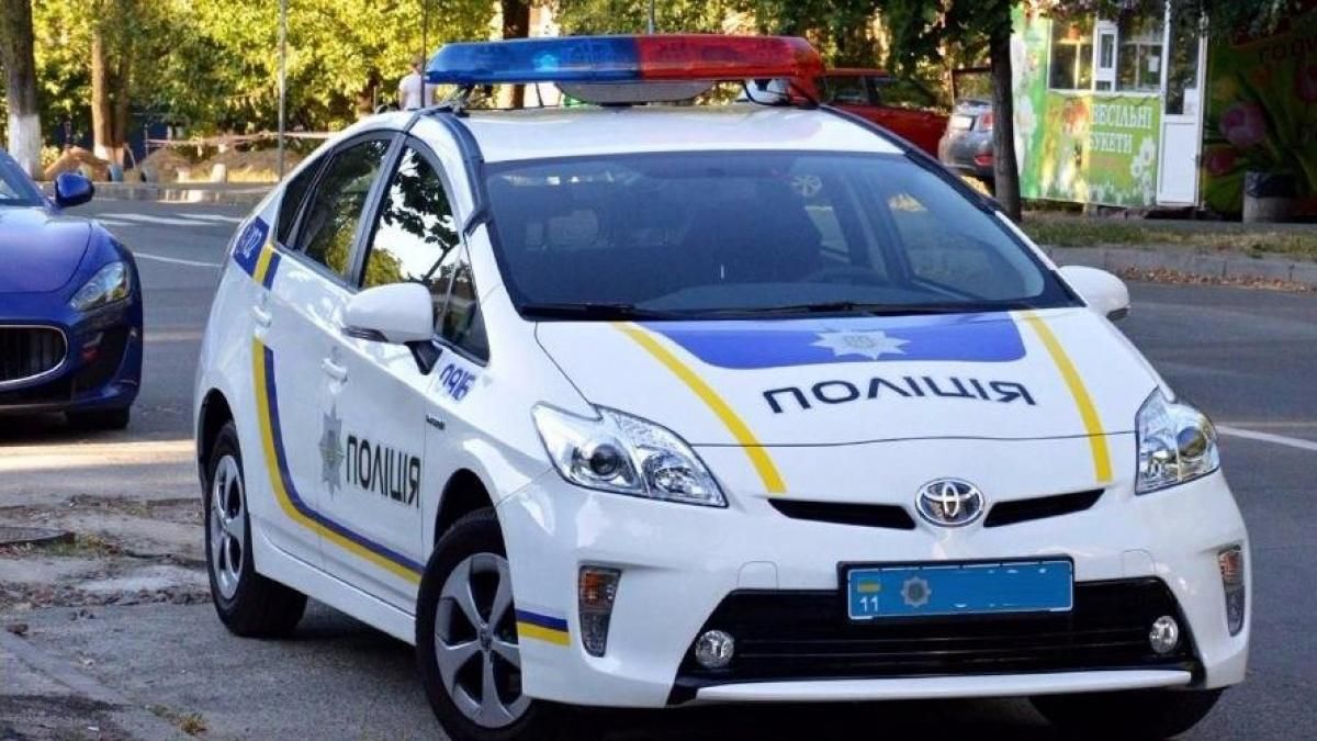 Во Львовской области пьяный водитель протаранил служебную машину патрульных