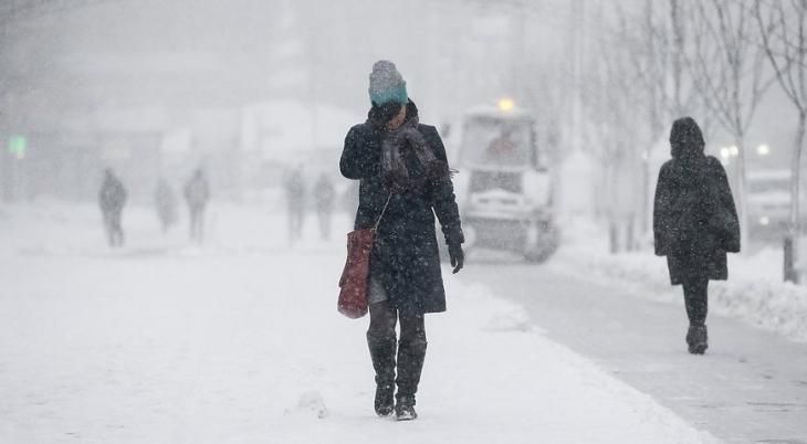 Непогода в Украине: зима вернулась с метелями и гололедом